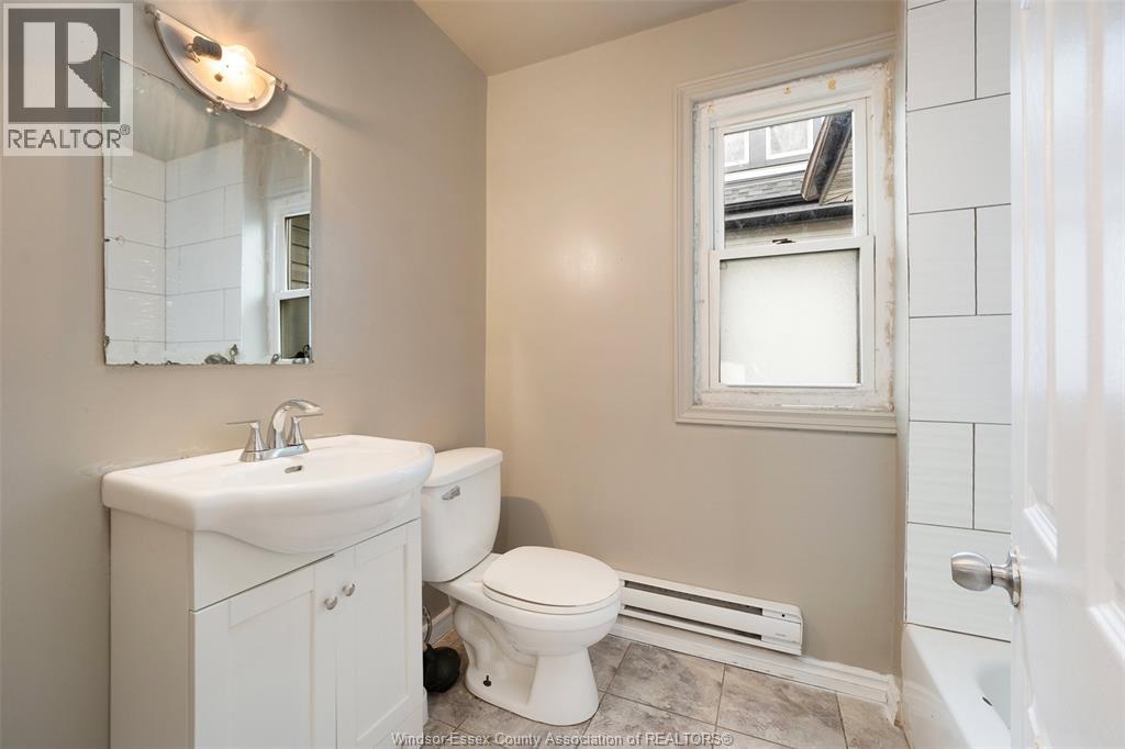 989 Lincoln, Windsor, Ontario  N8Y 2H3 - Photo 12 - 26007871