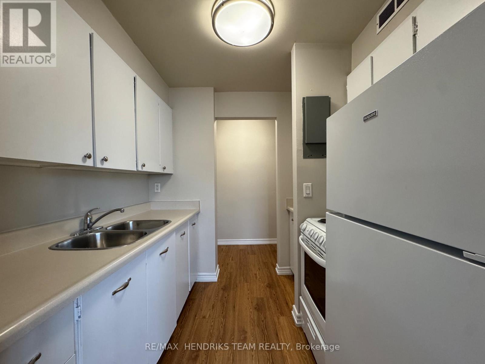 406 - 158 Fitch Street, Welland, Ontario  L3C 4V6 - Photo 3 - X12988814