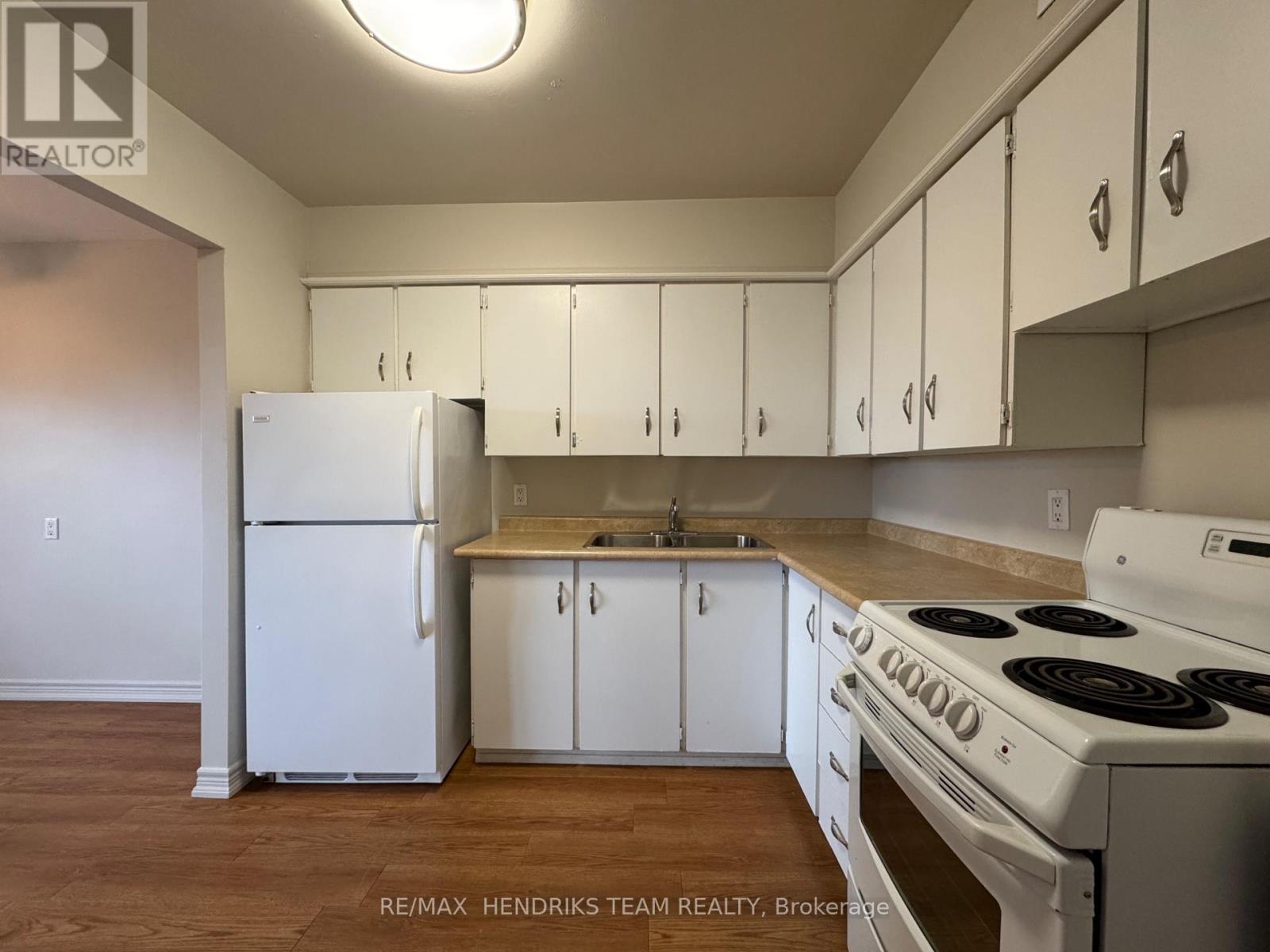 307 - 156 Fitch Street, Welland, Ontario  L3C 4V6 - Photo 2 - X12988820