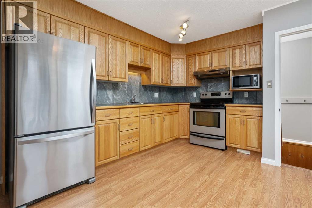 5218 53a Avenue, Camrose, Alberta  T4V 0Y8 - Photo 4 - A2280976