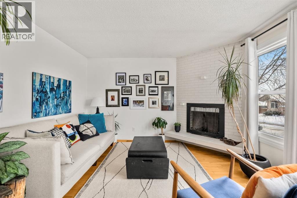 30 Hilton Avenue Nw, Calgary, Alberta  T2K 2H2 - Photo 2 - A2298968