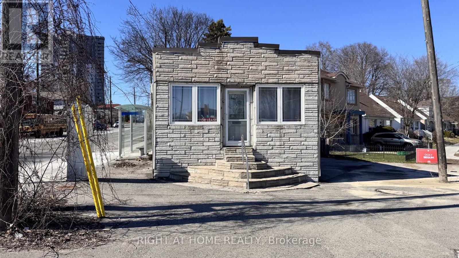 104 DANFORTH ROAD N, Toronto, Ontario