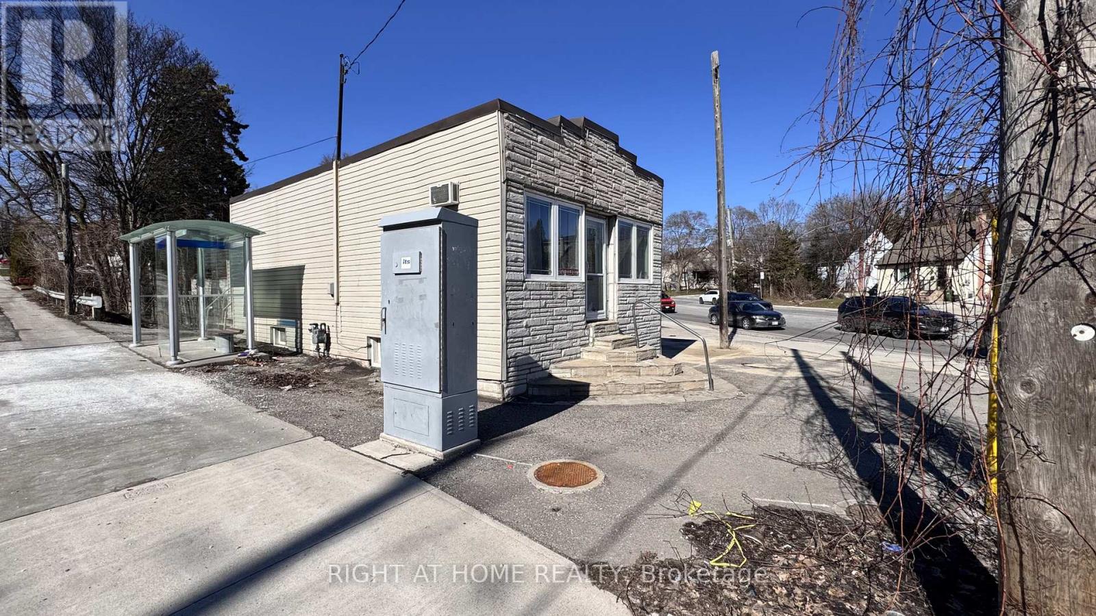 Unit 1 - Unit 1, 104 Danforth Road N, Toronto, Ontario  M1L 3W7 - Photo 3 - E12988822