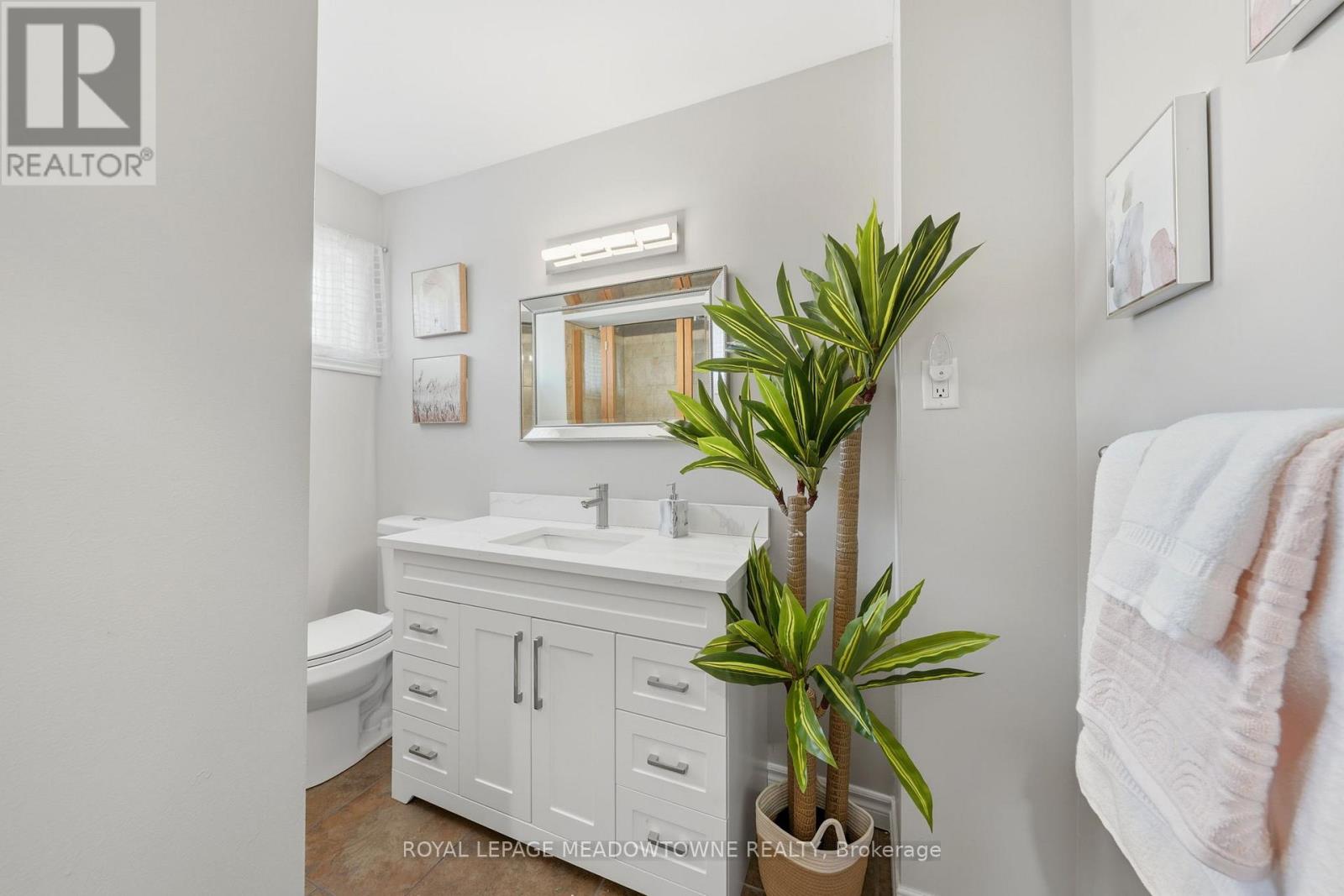 73 Elizabeth Drive, Halton Hills, Ontario  L7J 1B4 - Photo 19 - W12980990