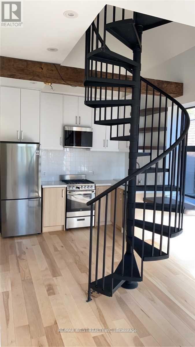 3 - 299 Pacific Avenue, Toronto, Ontario  M6P 2P8 - Photo 2 - W12988812