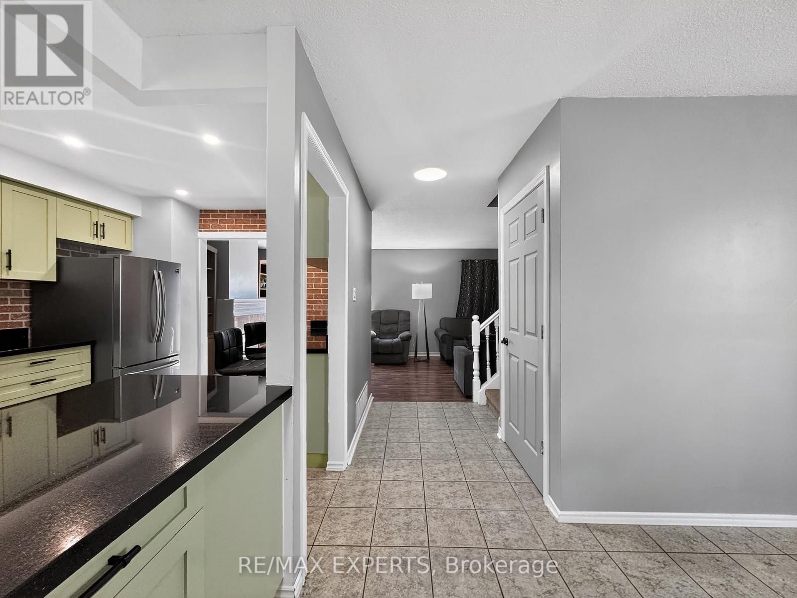 86 Sutter Avenue, Brampton, Ontario  L6Z 1G7 - Photo 3 - W12988816