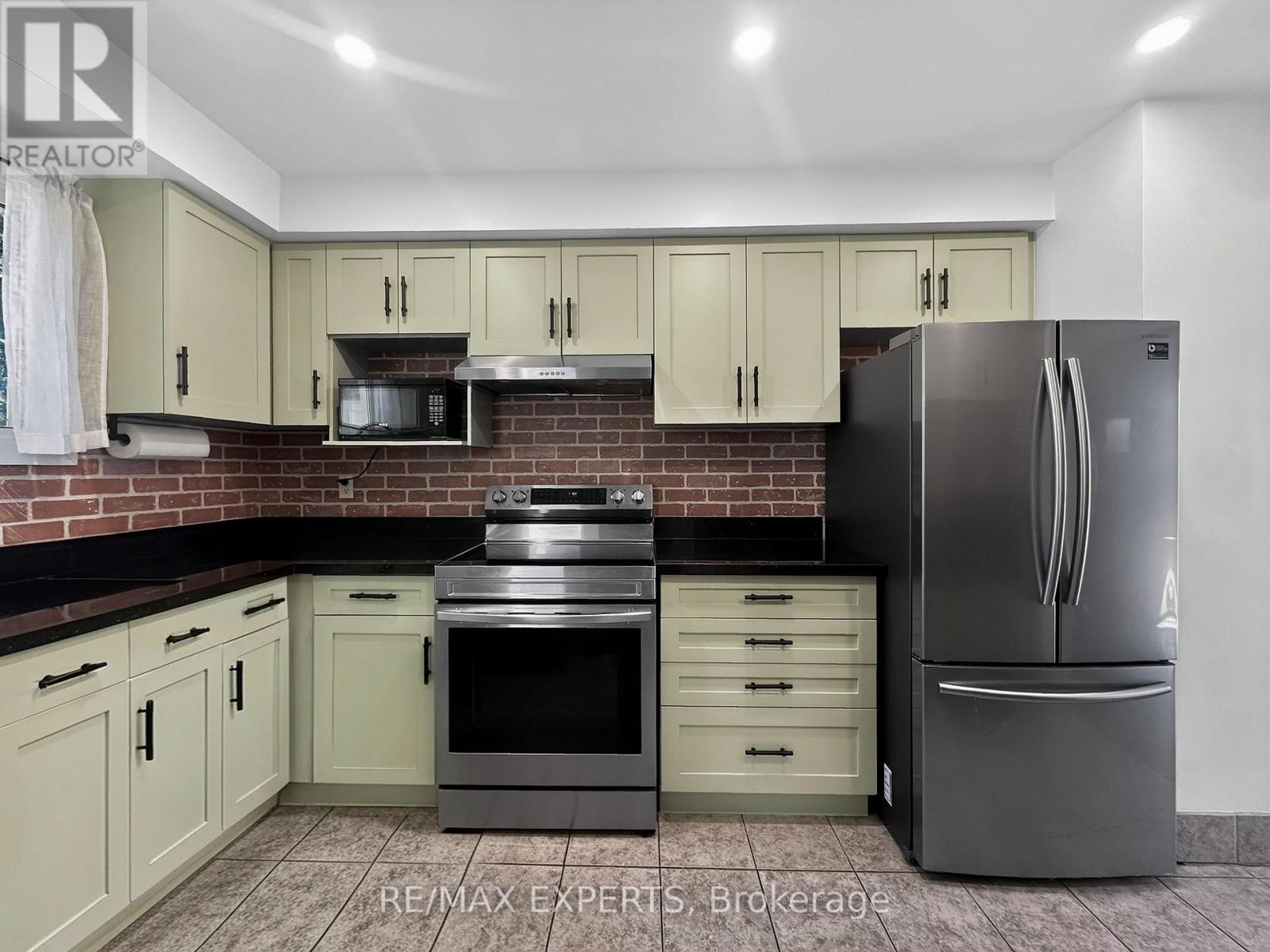 86 Sutter Avenue, Brampton, Ontario  L6Z 1G7 - Photo 8 - W12988816