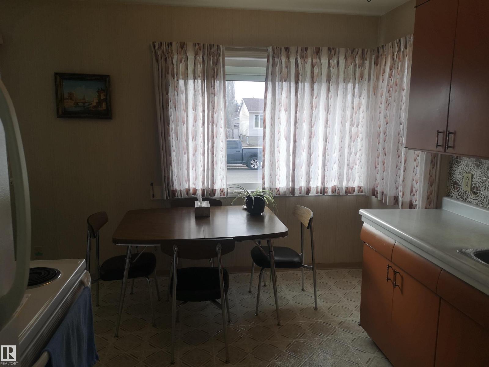 7311 76 St NW NW, Edmonton, Alberta  T6C 2J7 - Photo 5 - E4481955