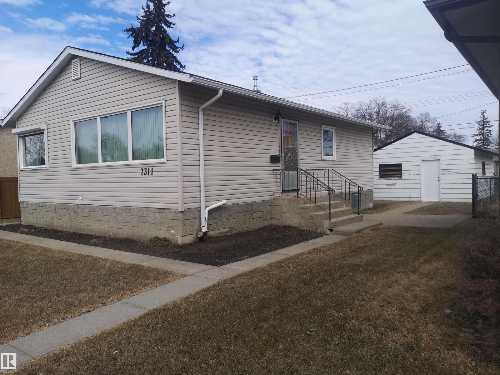 7311 76 St NW NW, Edmonton, Alberta  T6C 2J7 - Photo 3 - E4481955