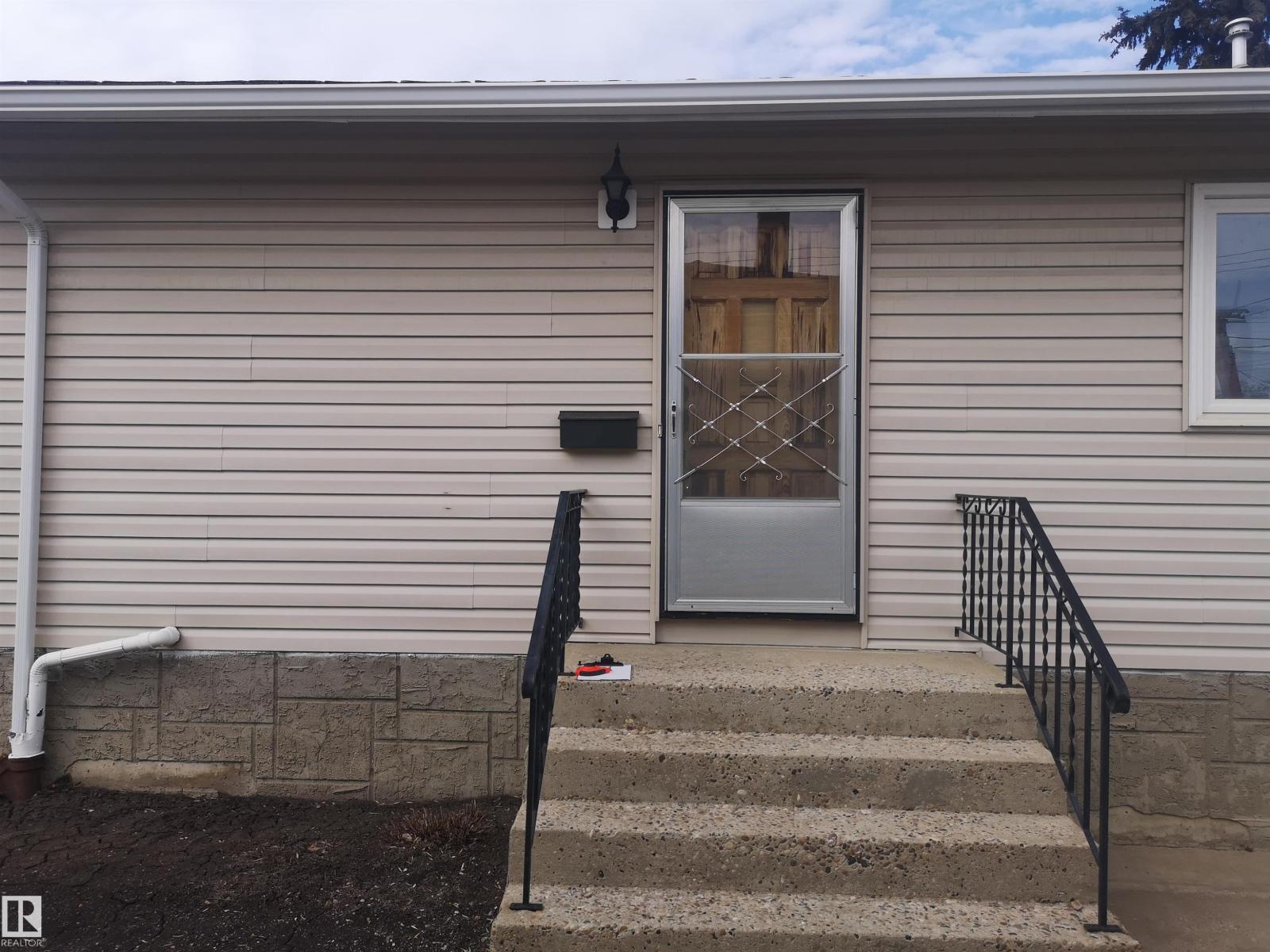 7311 76 St NW NW, Edmonton, Alberta  T6C 2J7 - Photo 4 - E4481955