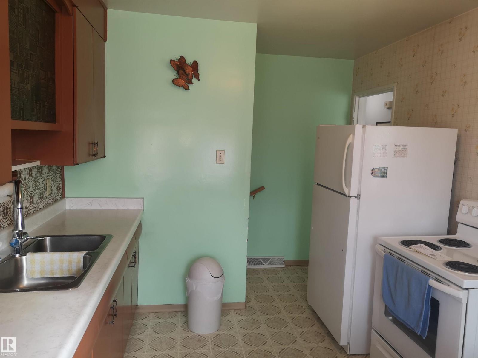 7311 76 St NW NW, Edmonton, Alberta  T6C 2J7 - Photo 6 - E4481955