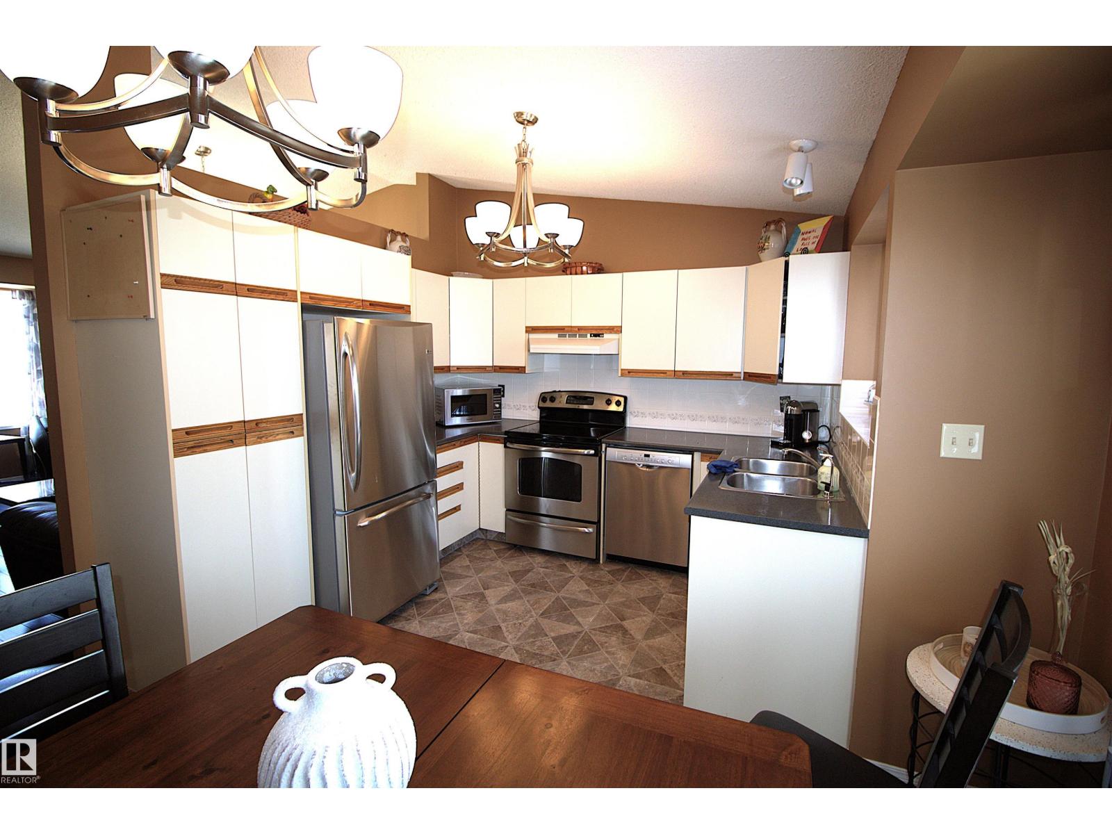 9347 175 Av NW, Edmonton, Alberta  T5Z 2C8 - Photo 20 - E4481402