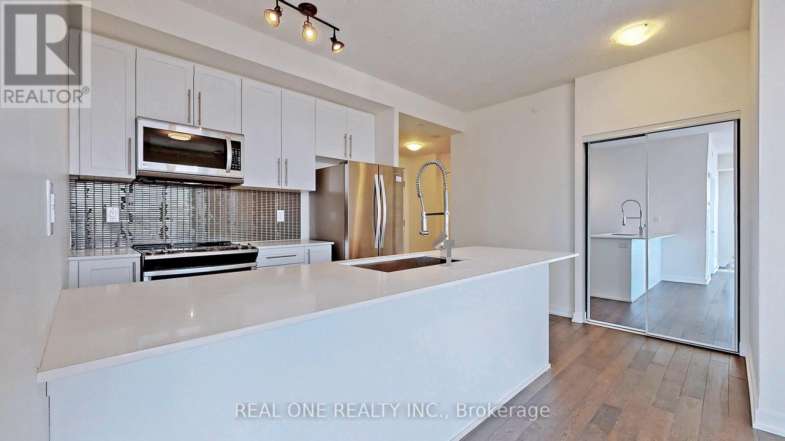 2104 - 510 Curran Place, Mississauga, Ontario  L5B 0J8 - Photo 15 - W12988854