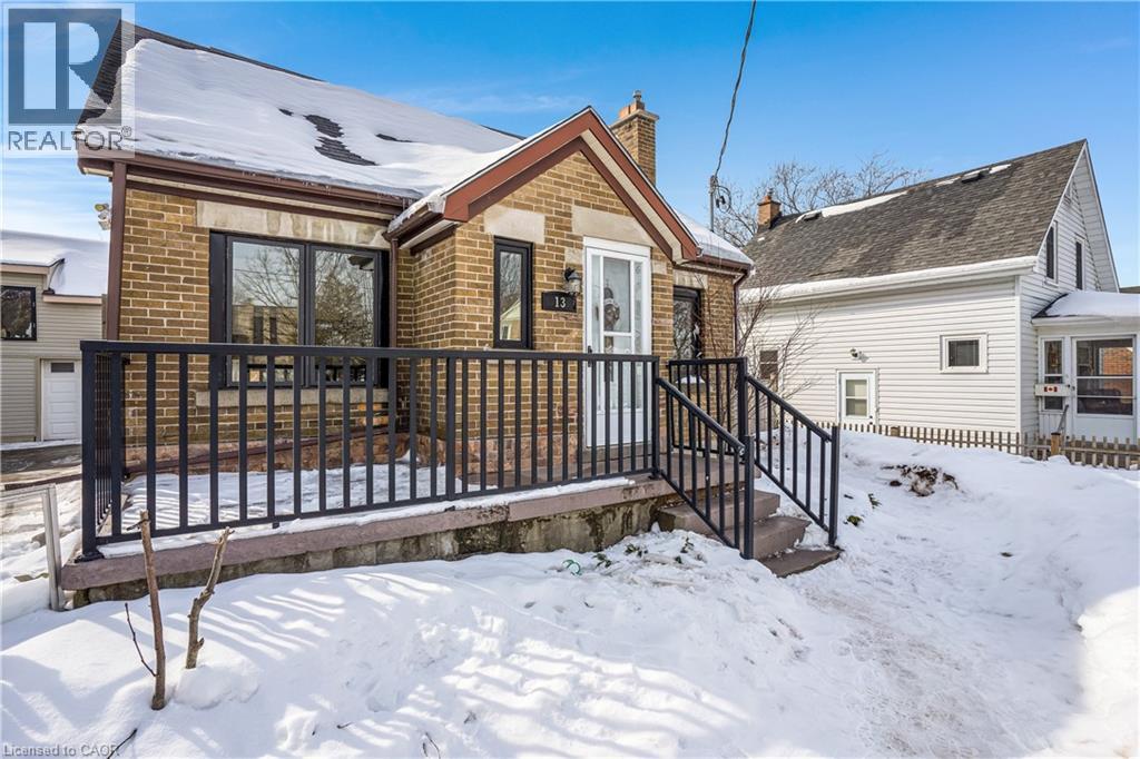 13 Devitt Avenue N, Waterloo, Ontario  N2J 3E7 - Photo 3 - 40814119