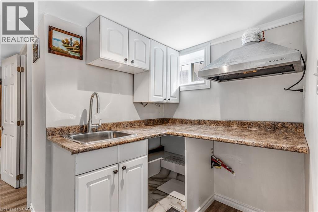 13 Devitt Avenue N, Waterloo, Ontario  N2J 3E7 - Photo 32 - 40814119