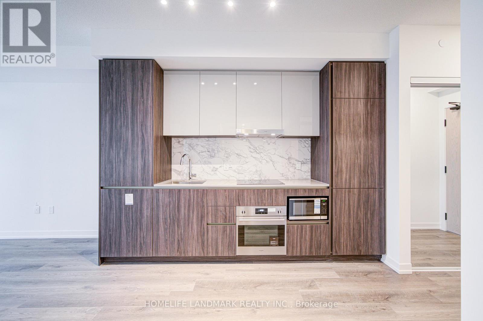 1510 - 8 Interchange Way, Vaughan, Ontario  L4K 0P9 - Photo 4 - N12988860