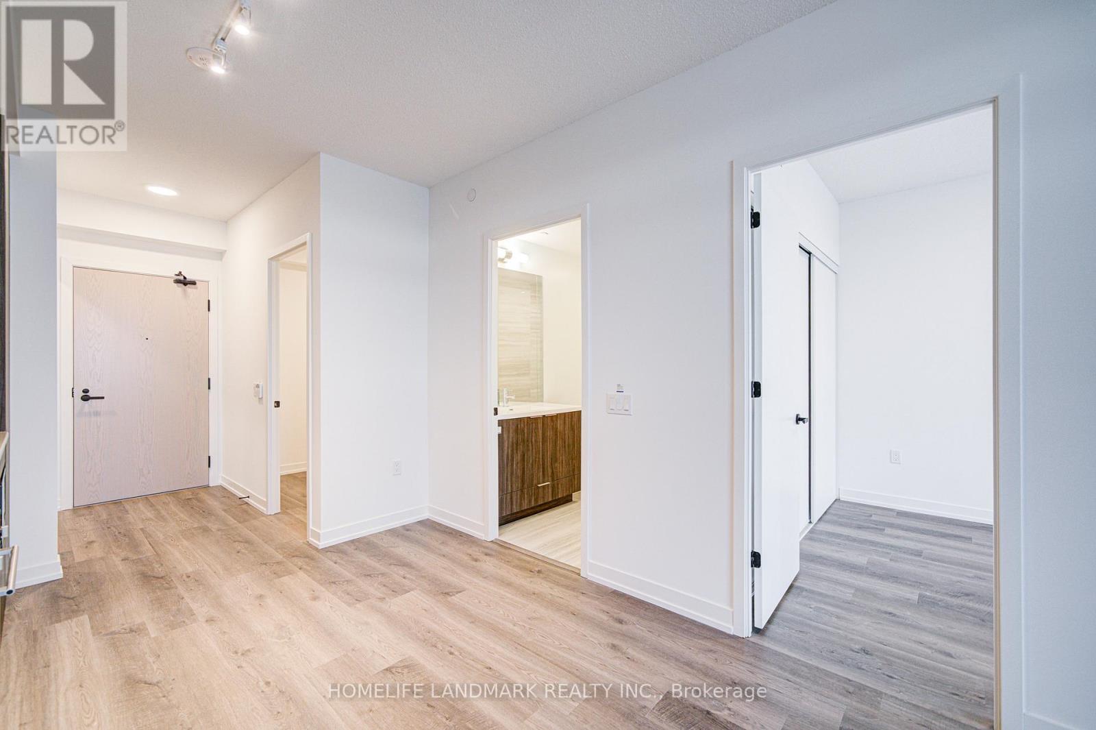 1510 - 8 Interchange Way, Vaughan, Ontario  L4K 0P9 - Photo 5 - N12988860