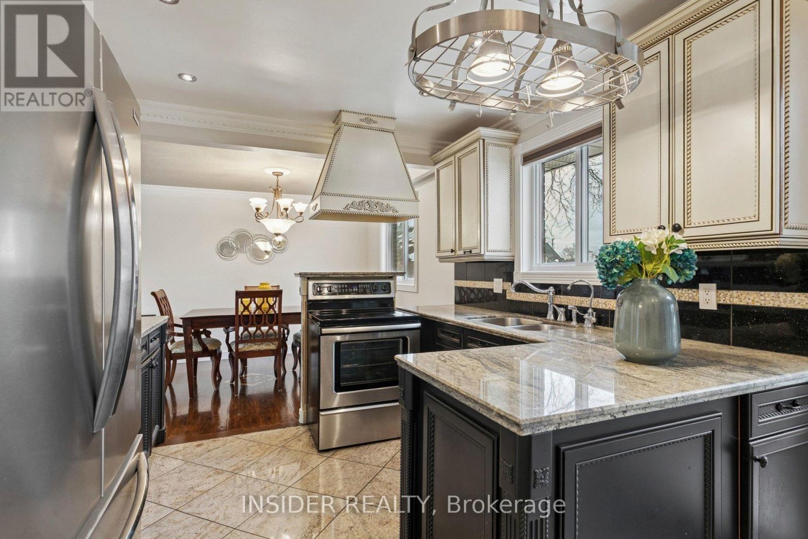 2078 Stanfield Road, Mississauga, Ontario  L4Y 1R5 - Photo 12 - W12988866