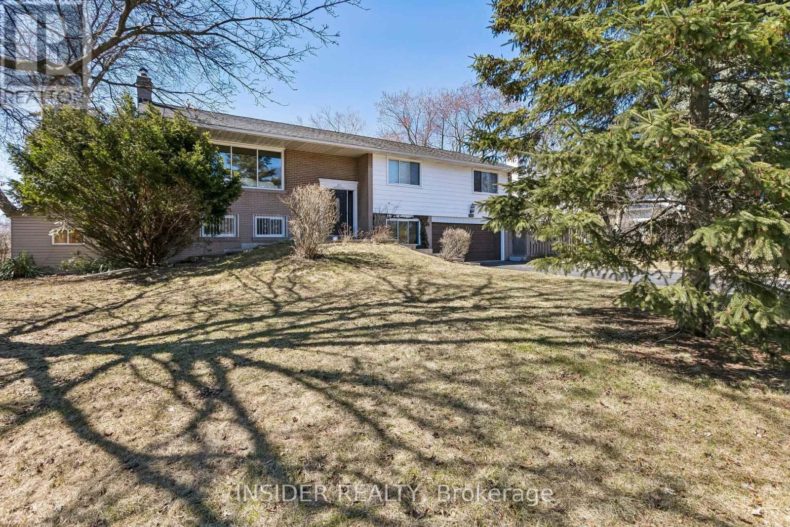 2078 Stanfield Road, Mississauga, Ontario  L4Y 1R5 - Photo 2 - W12988866