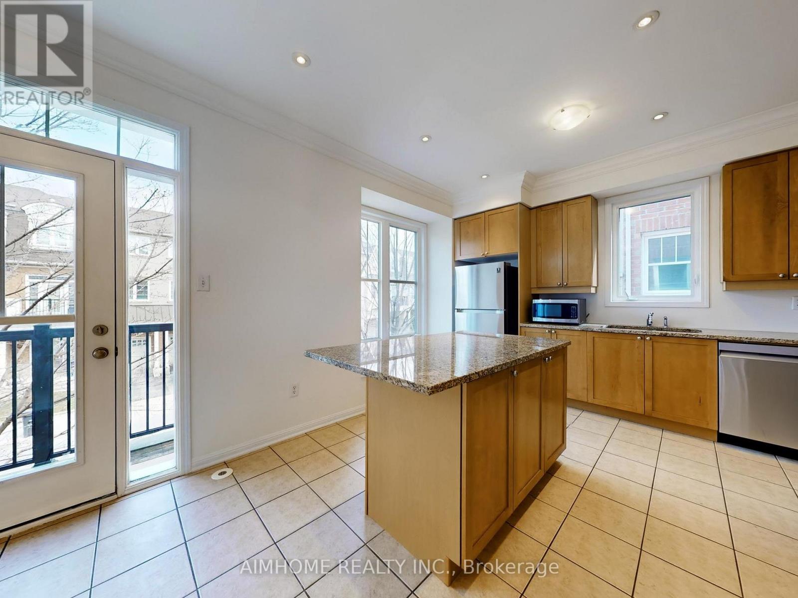 13 Yates Avenue, Toronto, Ontario  M1L 0C7 - Photo 13 - E12988884