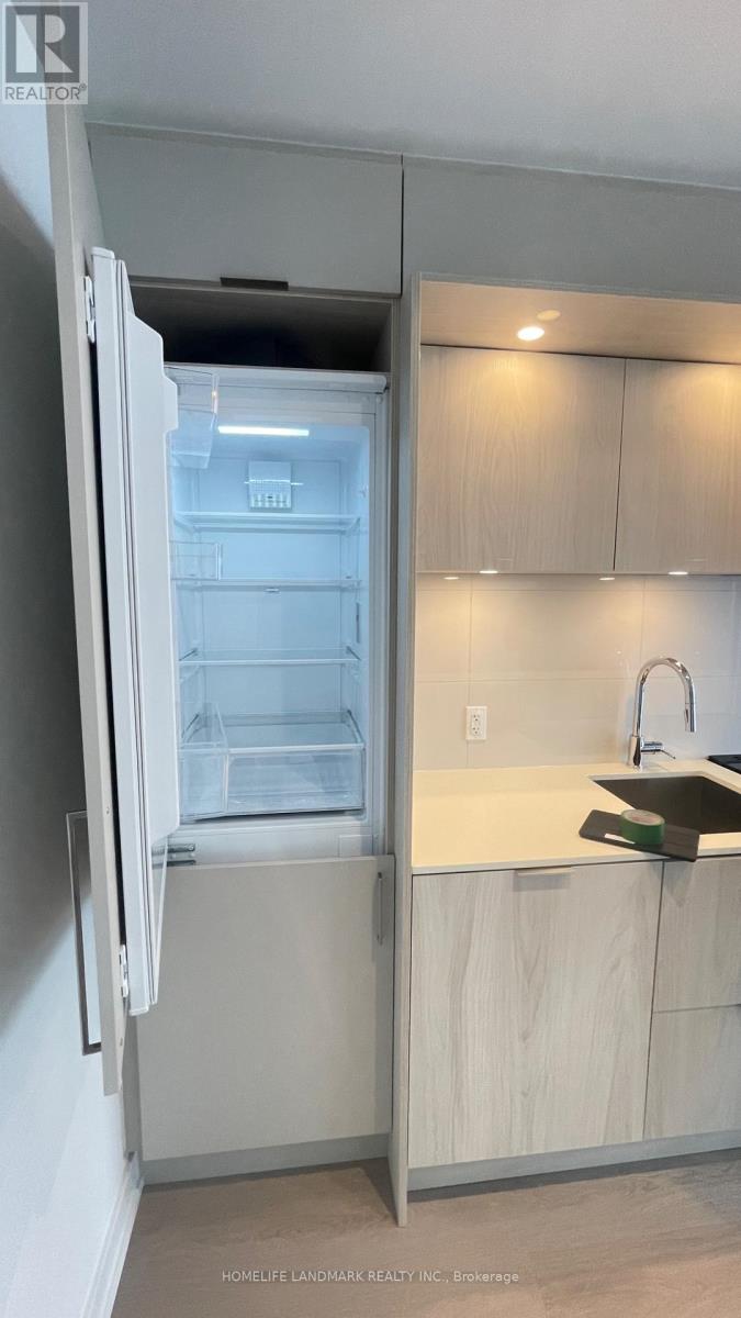 2409 - 448 Burnhamthorpe Road W, Mississauga, Ontario  L5B 0R4 - Photo 4 - W12988882