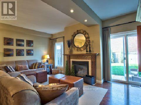 2422 Shadow Court, Oakville, Ontario  L6M 5G6 - Photo 5 - W12988902