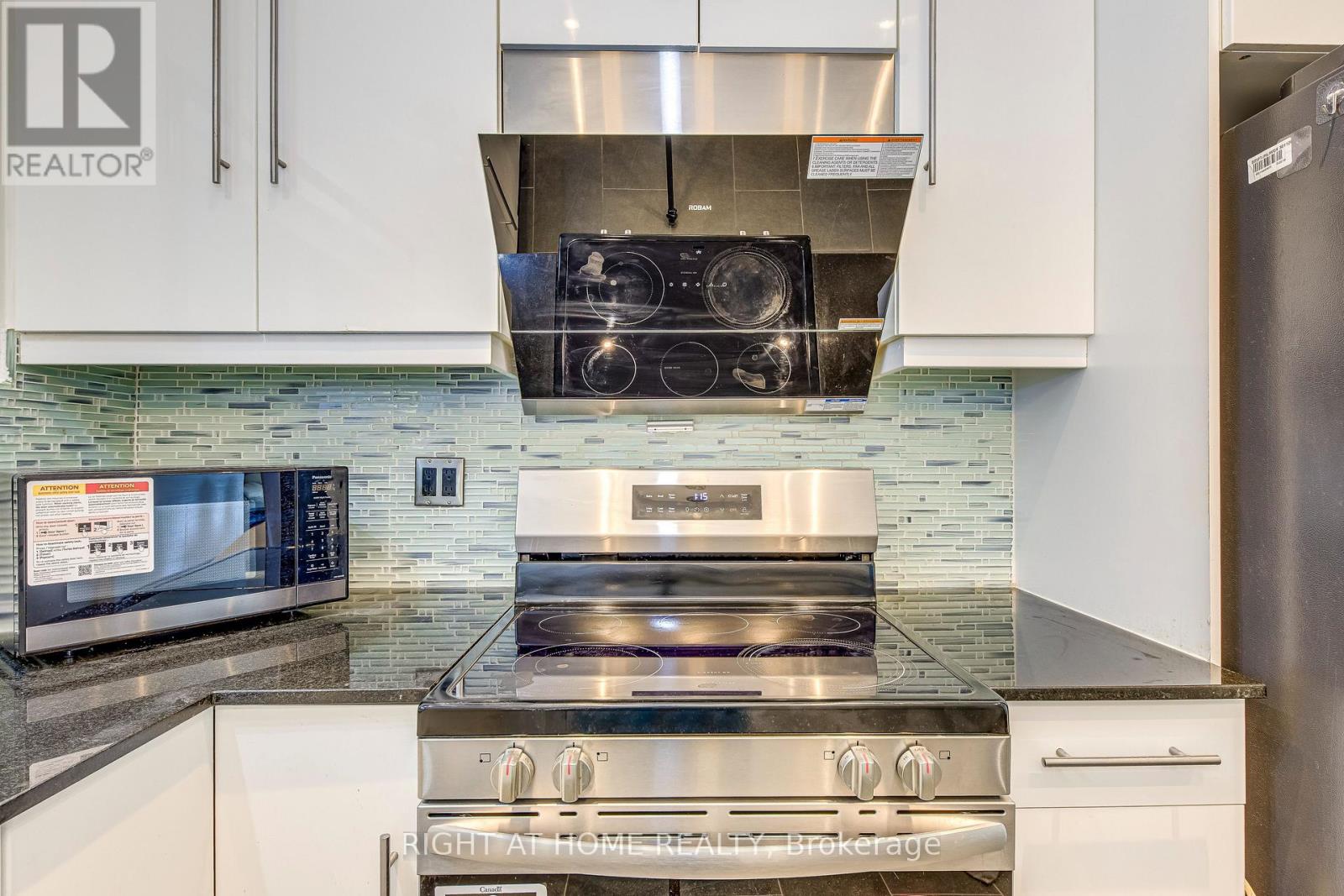 Upper - Upper 426 Lees Lane, Oakville, Ontario  L6L 4S7 - Photo 14 - W12988914