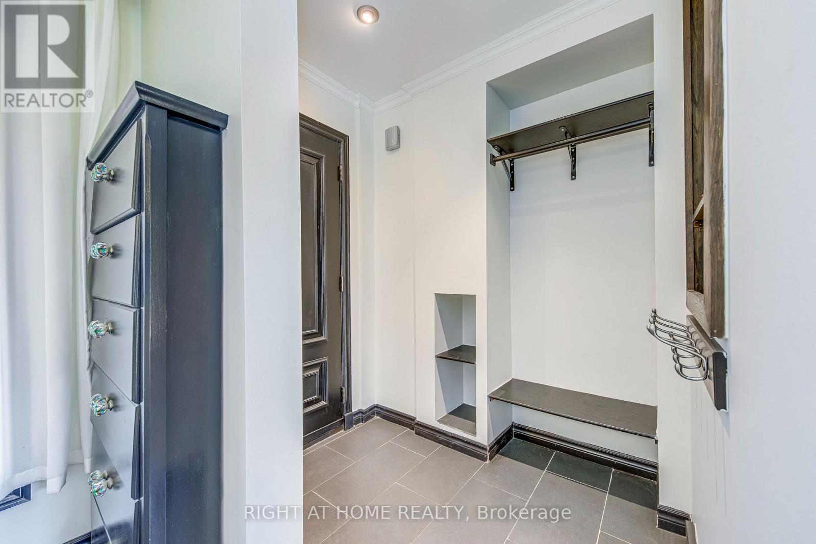 Upper - Upper 426 Lees Lane, Oakville, Ontario  L6L 4S7 - Photo 4 - W12988914