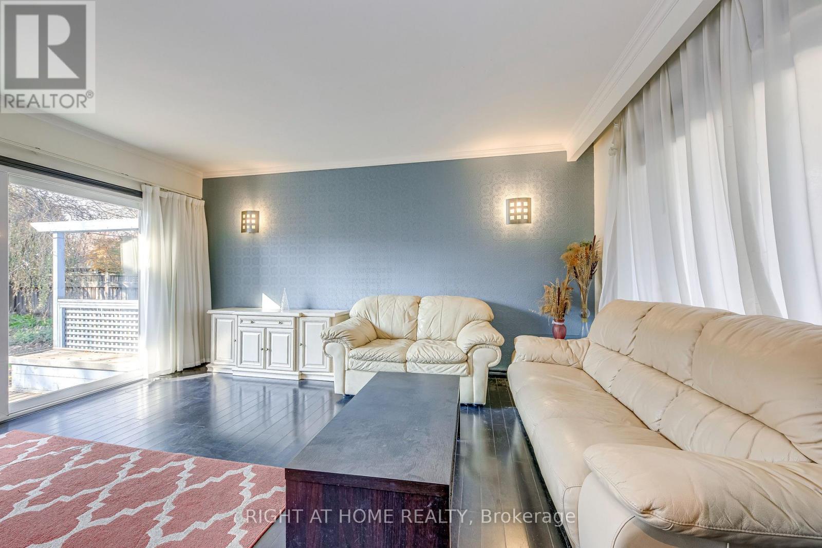 Upper - Upper 426 Lees Lane, Oakville, Ontario  L6L 4S7 - Photo 5 - W12988914