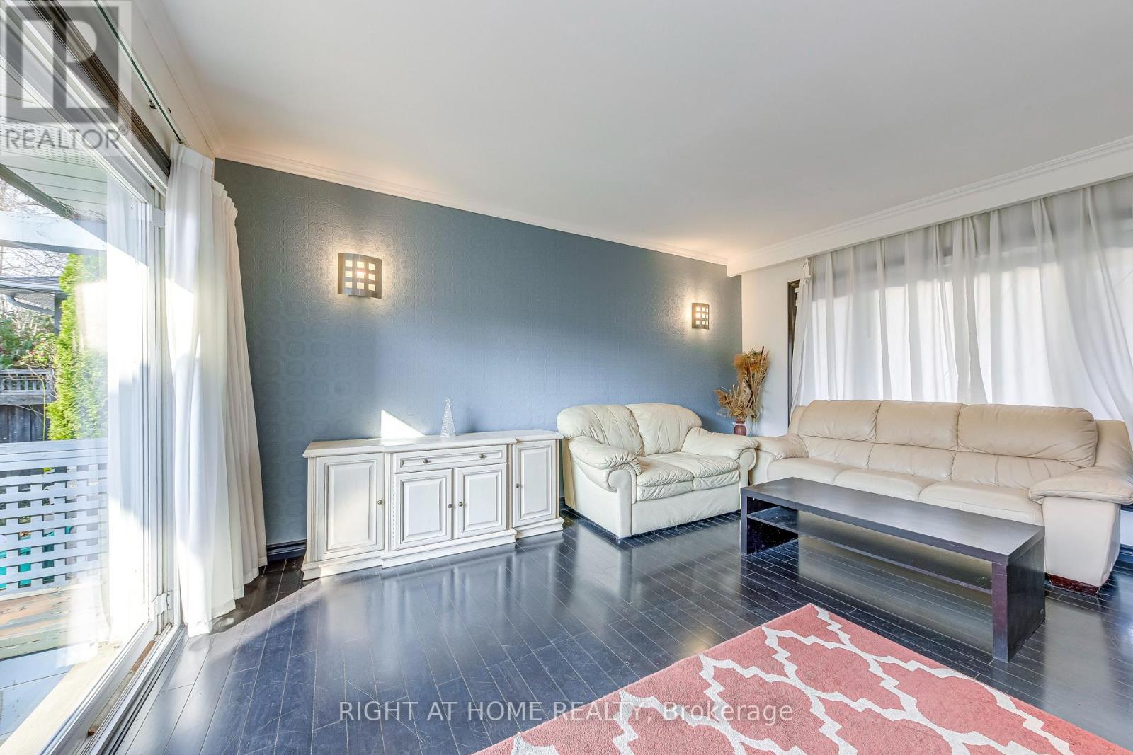 Upper - Upper 426 Lees Lane, Oakville, Ontario  L6L 4S7 - Photo 6 - W12988914