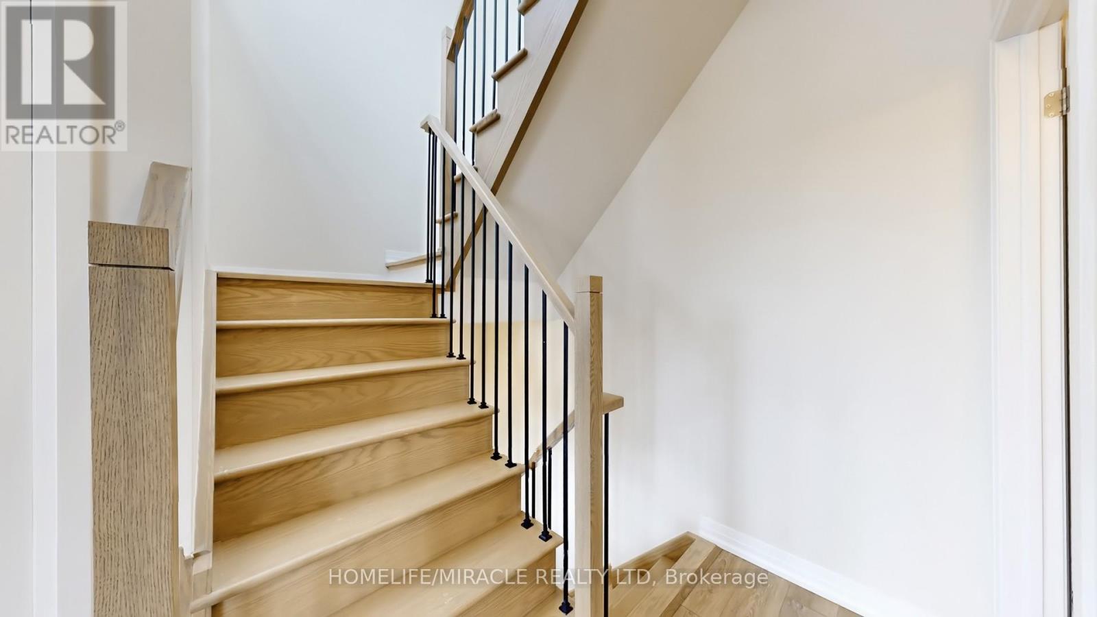 416 - 1577 Rose Way, Milton, Ontario L9E 1N4 - Photo 38 - W12988934