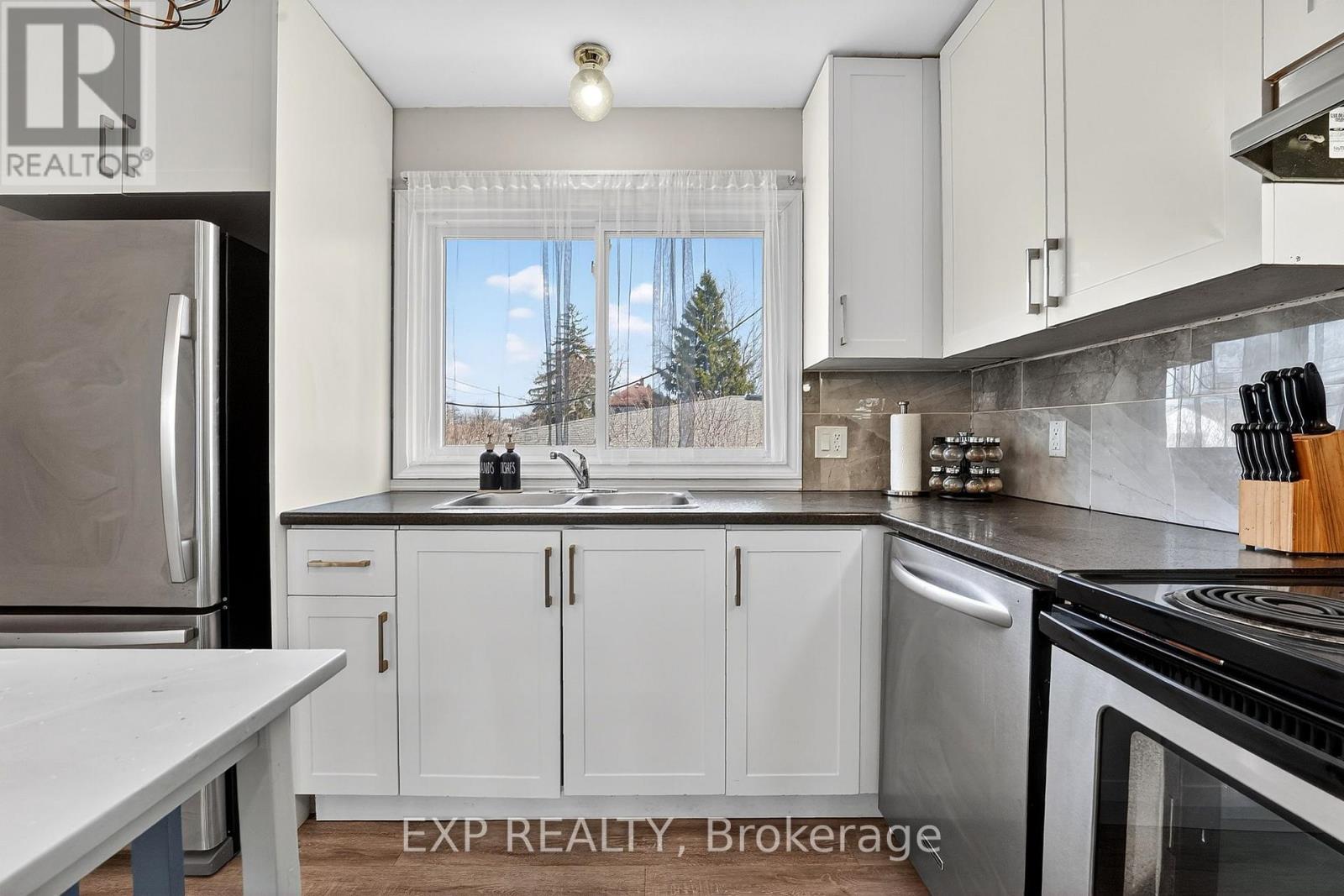 370 Clarence Street, Port Colborne, Ontario  L3K 3H2 - Photo 9 - X12988888