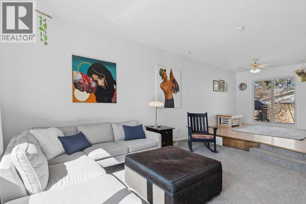 536 Woodhill Place SW, Calgary, Alberta  T2W 3L5 - Photo 4 - A2299102