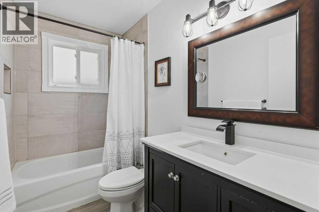 536 Woodhill Place SW, Calgary, Alberta  T2W 3L5 - Photo 24 - A2299102