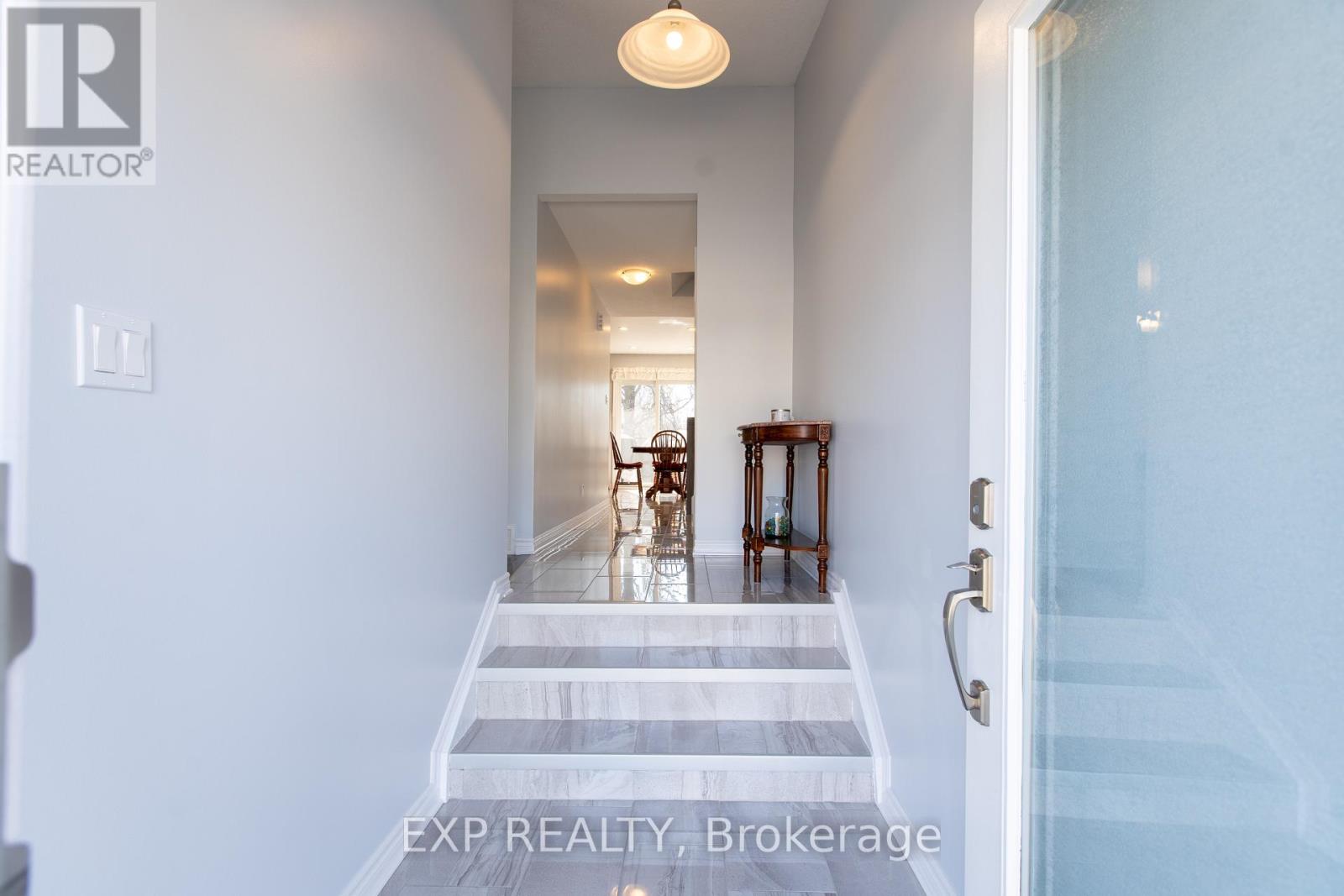 1534 Rosebella Avenue, Ottawa, Ontario  K1T 1E8 - Photo 4 - X12988960