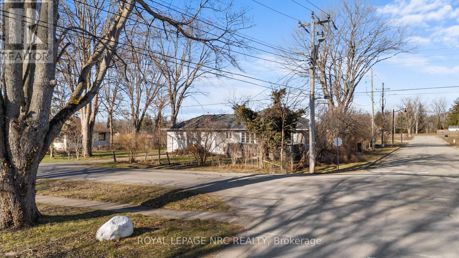 197 Elmwood Avenue, Fort Erie, Ontario  L0S 1B0 - Photo 3 - X12988954