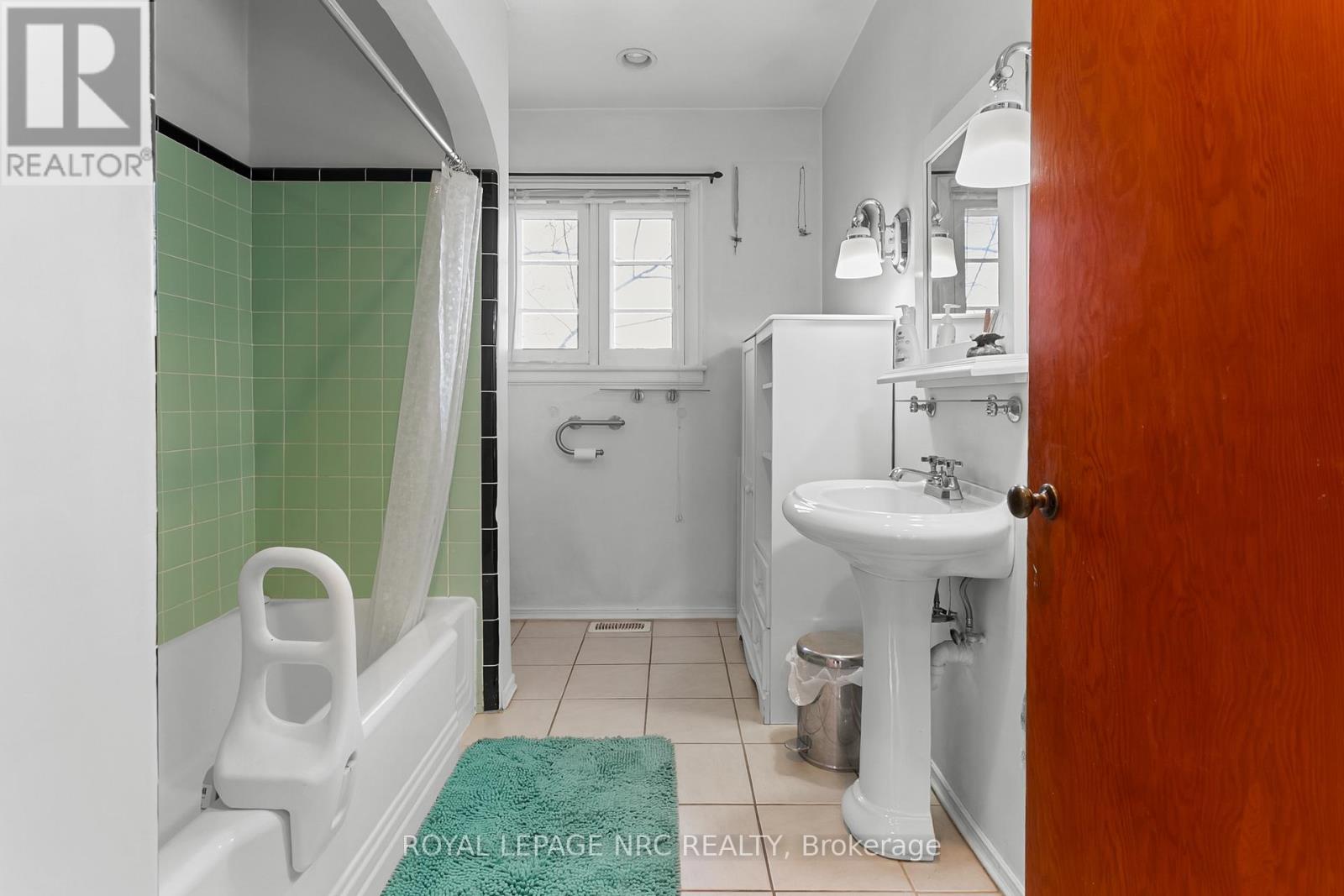 197 Elmwood Avenue, Fort Erie, Ontario  L0S 1B0 - Photo 8 - X12988954