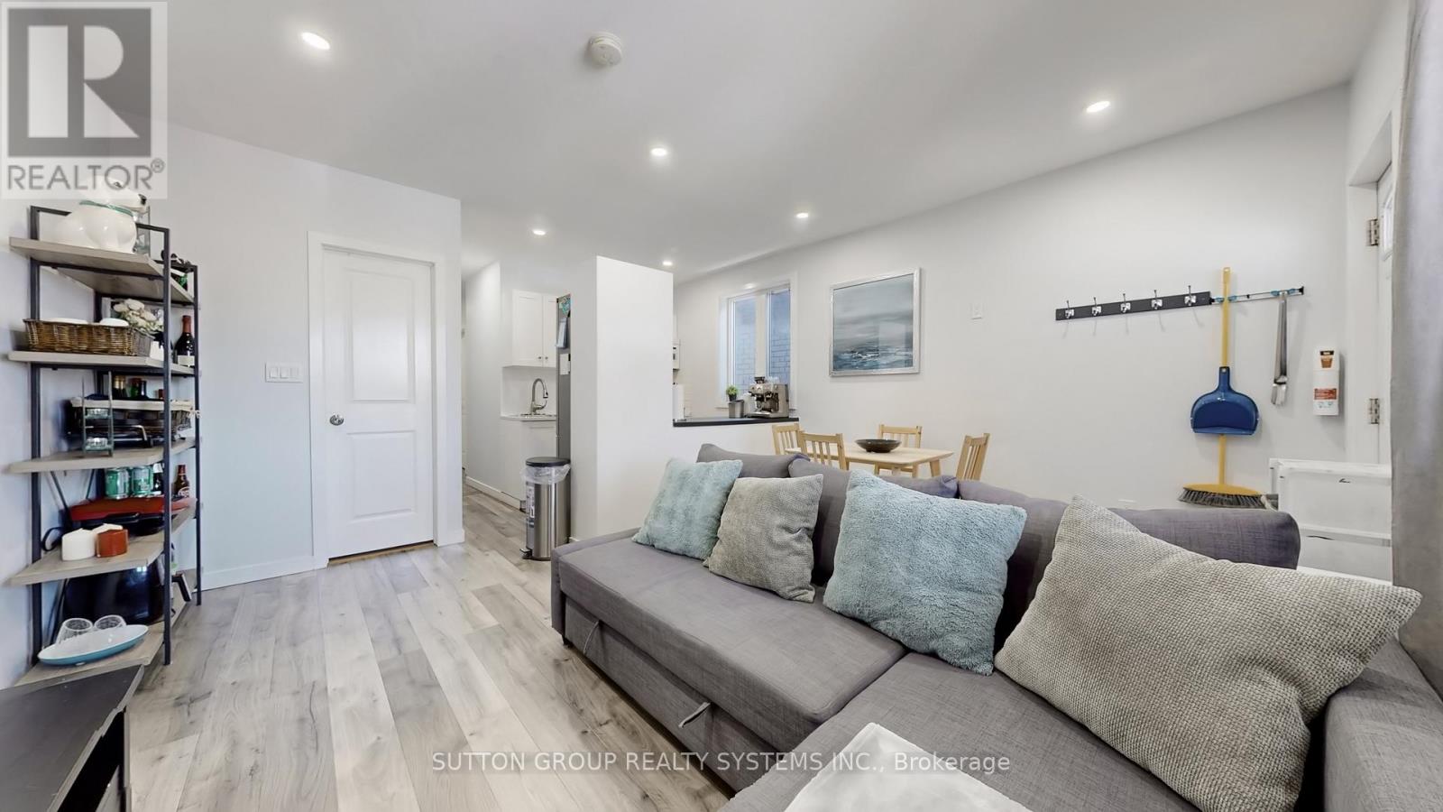 50 Brownville Avenue, Toronto, Ontario  M4N 4L3 - Photo 4 - W12988958