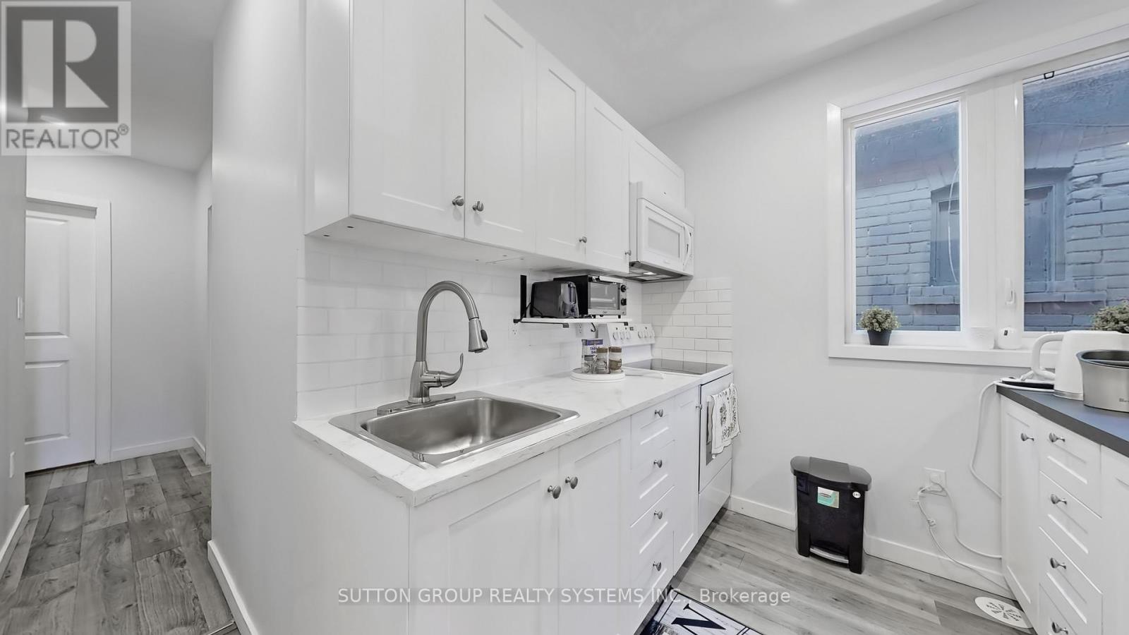 50 Brownville Avenue, Toronto, Ontario  M4N 4L3 - Photo 8 - W12988958