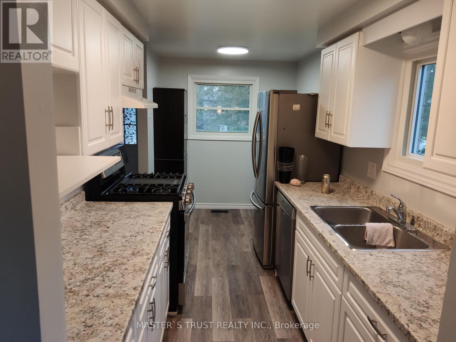 360 Imperial Road S, Guelph, Ontario  N1K 1L4 - Photo 2 - X12988936