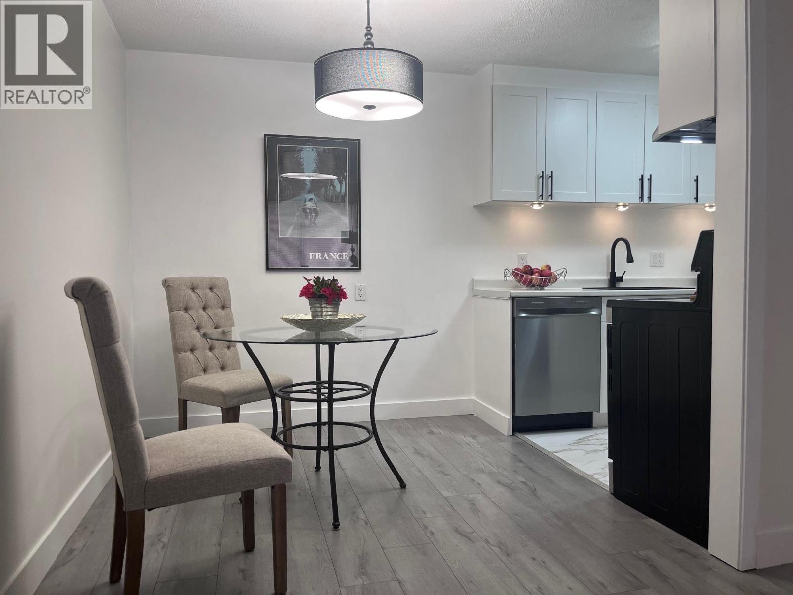 212 780 PREMIER STREET, North Vancouver, British Columbia