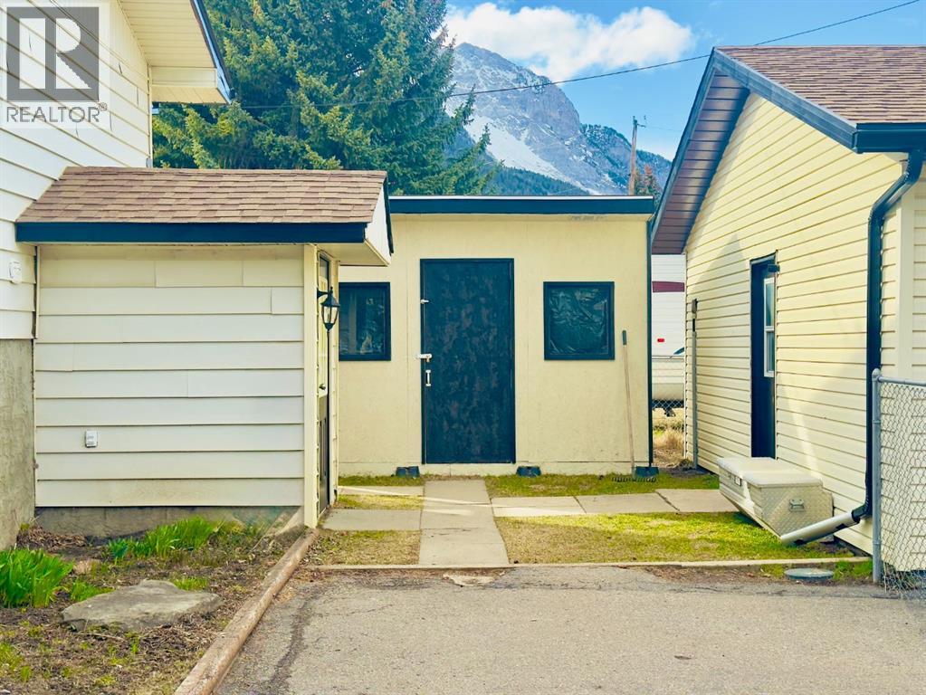 909 230 Street, Hillcrest, Alberta  T0K 1C0 - Photo 11 - A2288060