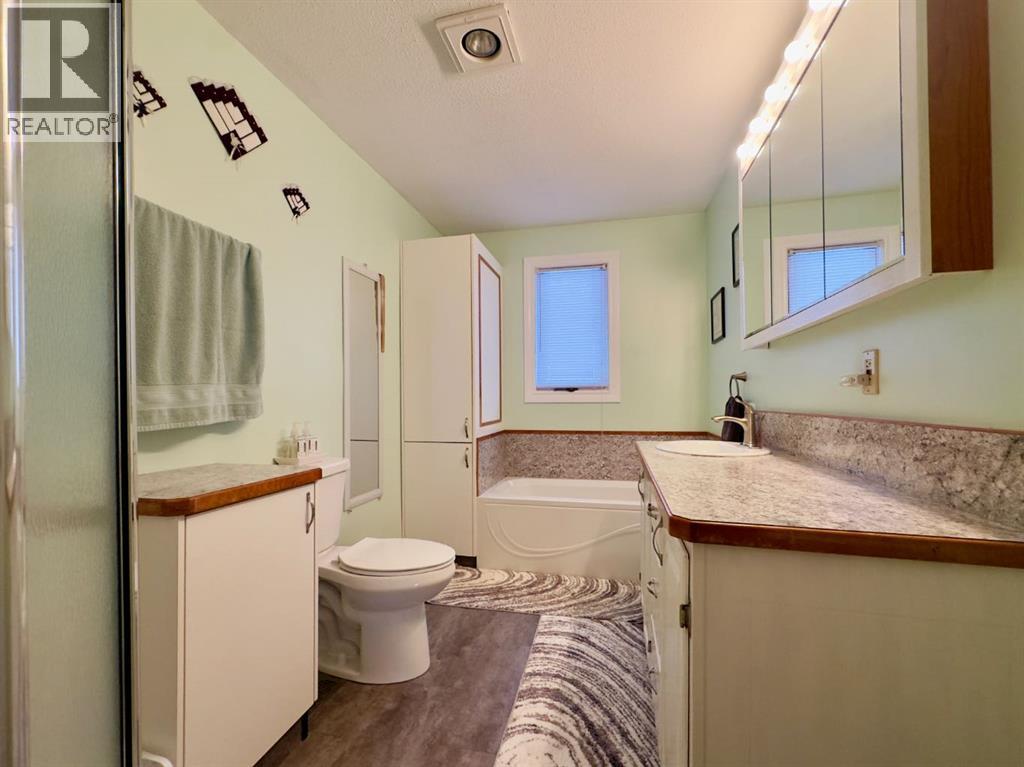 909 230 Street, Hillcrest, Alberta  T0K 1C0 - Photo 27 - A2288060