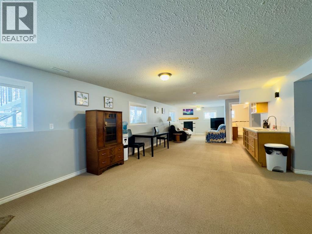 909 230 Street, Hillcrest, Alberta  T0K 1C0 - Photo 31 - A2288060