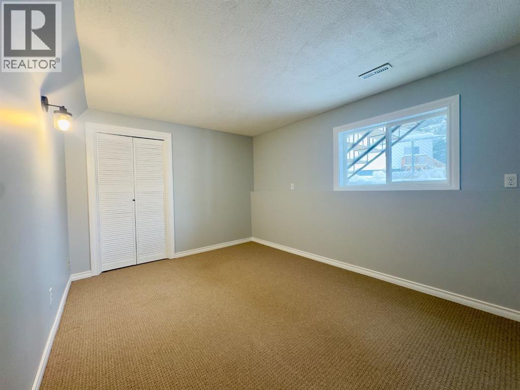 909 230 Street, Hillcrest, Alberta  T0K 1C0 - Photo 40 - A2288060