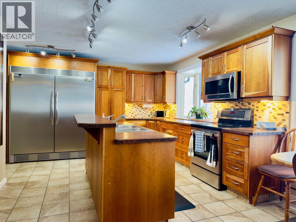 909 230 Street, Hillcrest, Alberta  T0K 1C0 - Photo 19 - A2288060