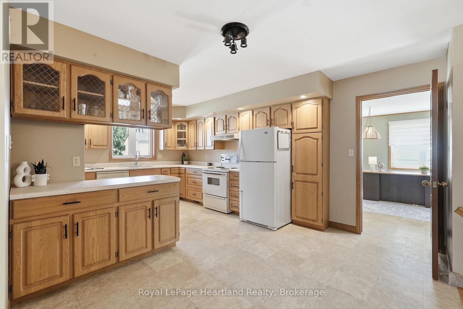 350 Edward Street, North Huron, Ontario  N0G 2W0 - Photo 13 - X12989022