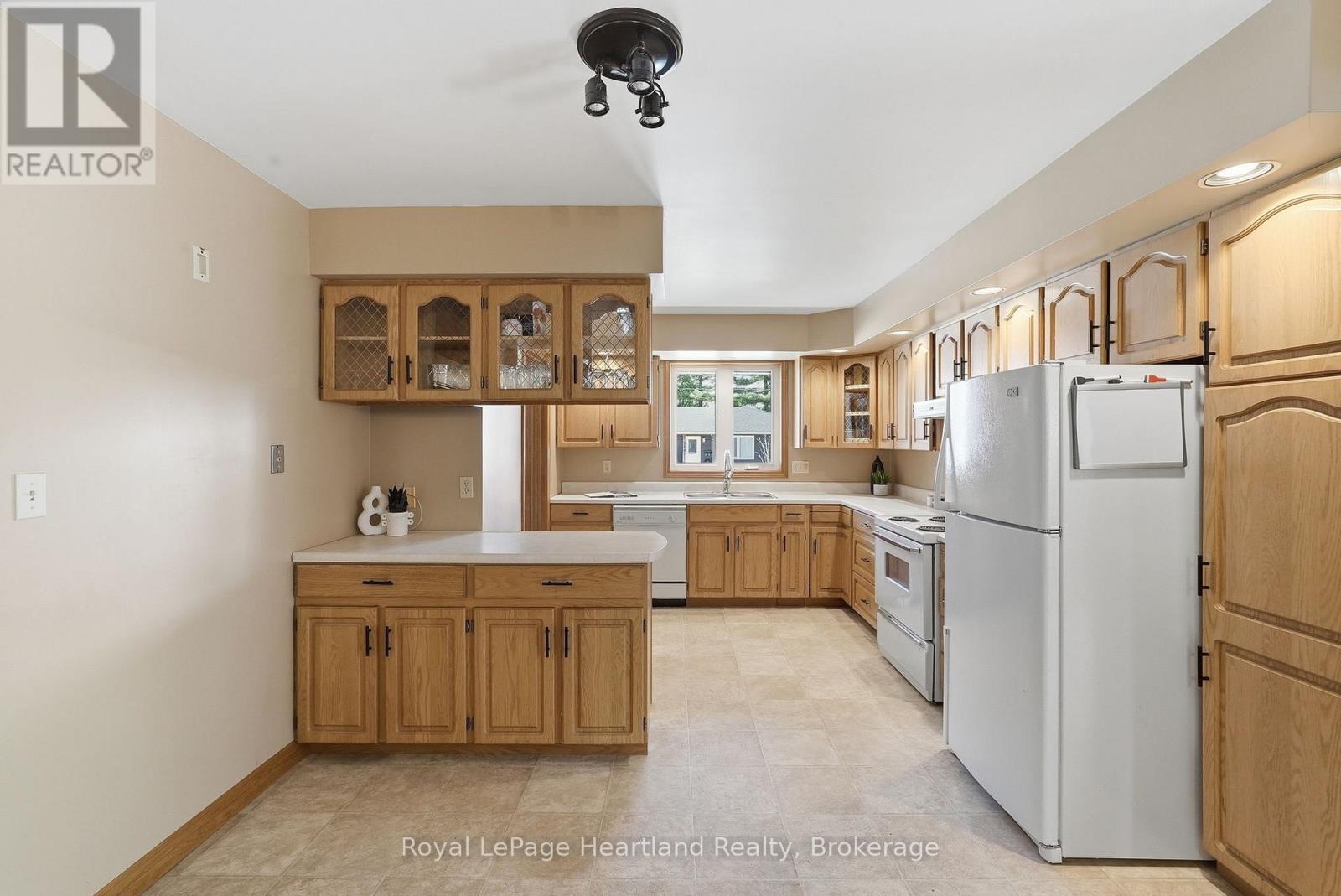 350 Edward Street, North Huron, Ontario  N0G 2W0 - Photo 14 - X12989022