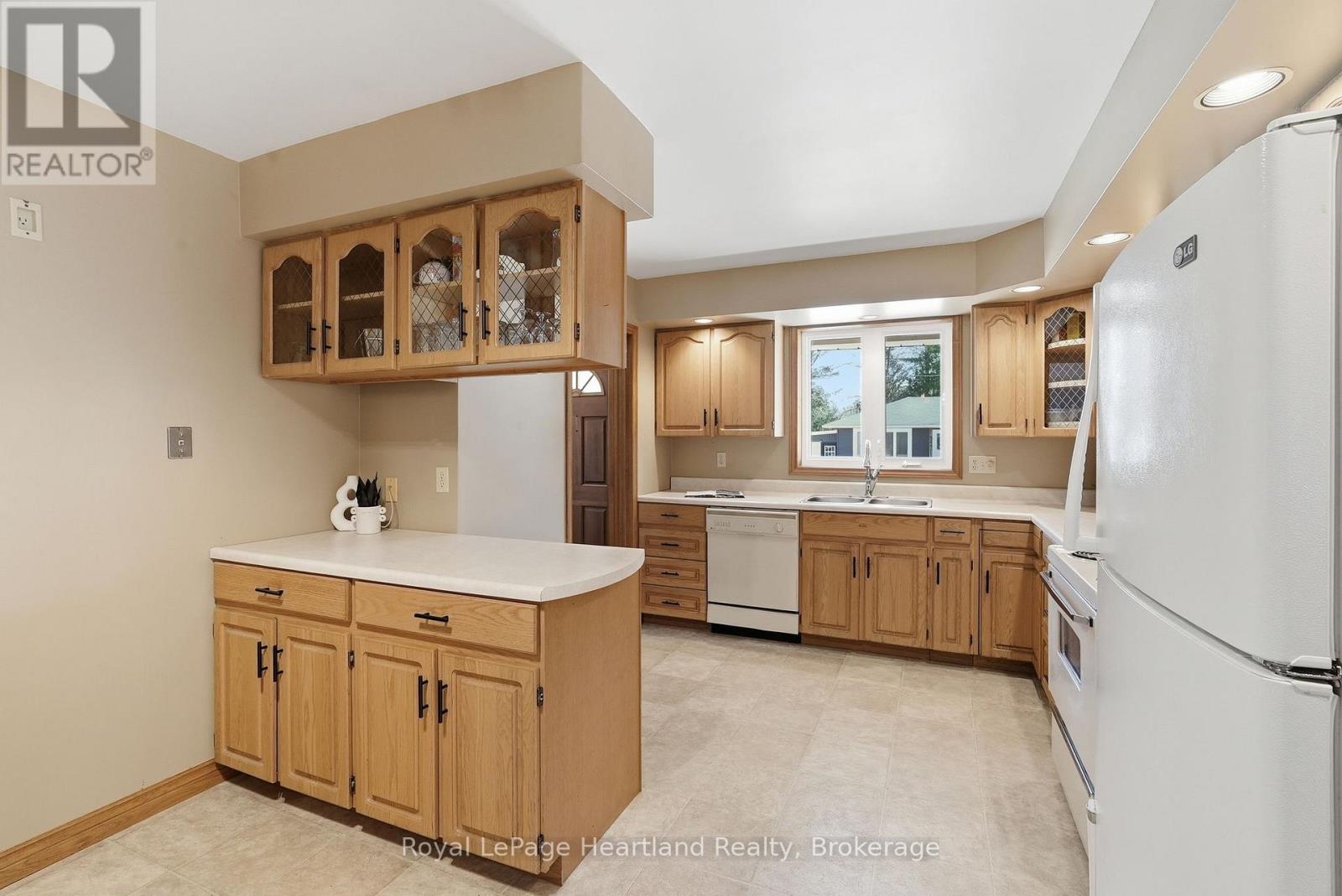 350 Edward Street, North Huron, Ontario  N0G 2W0 - Photo 15 - X12989022