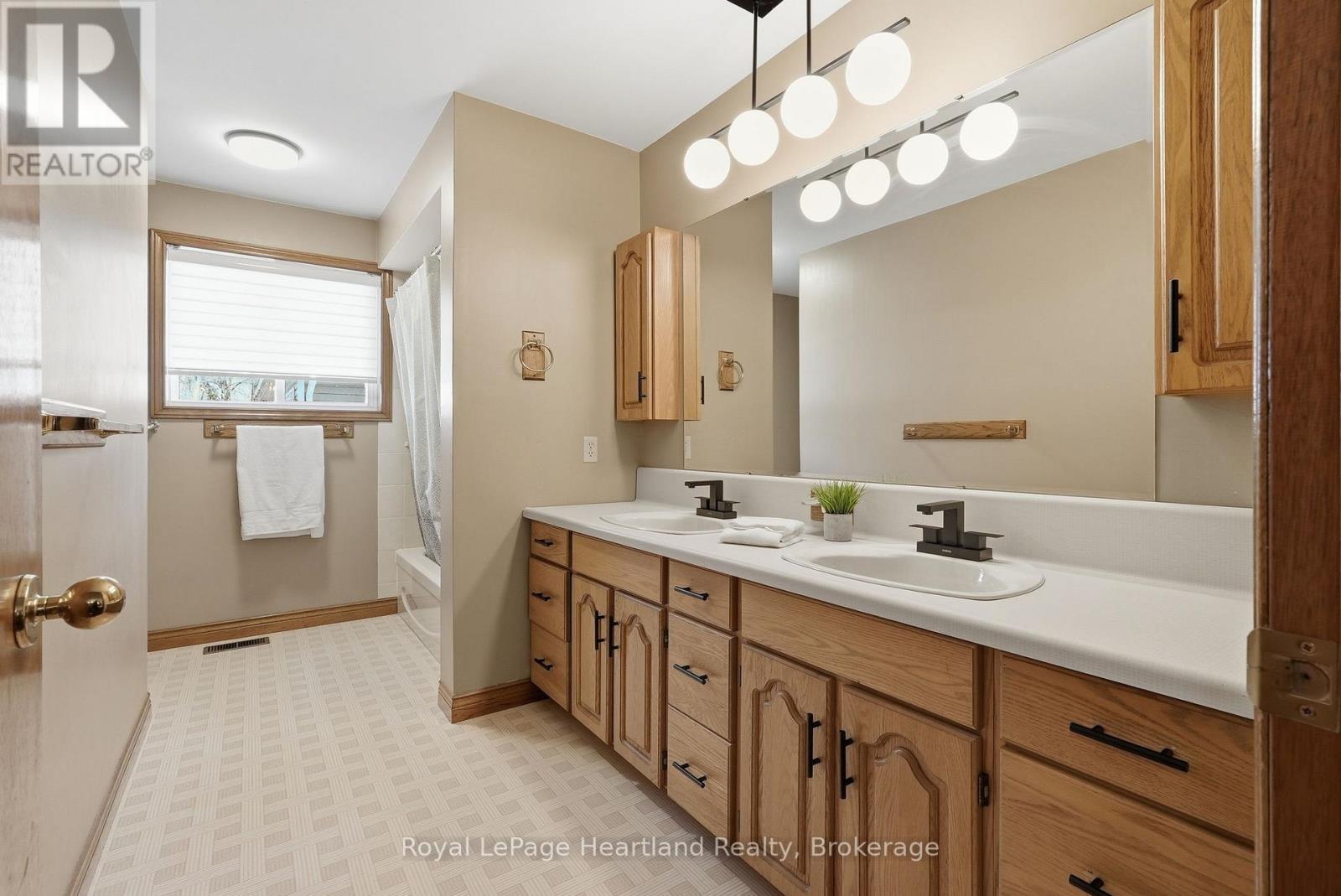 350 Edward Street, North Huron, Ontario  N0G 2W0 - Photo 21 - X12989022